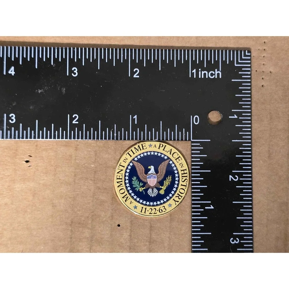 A Moment In Time A Place In History 11-22-63 JFK Memorial Lapel Vest Hat Pin I2